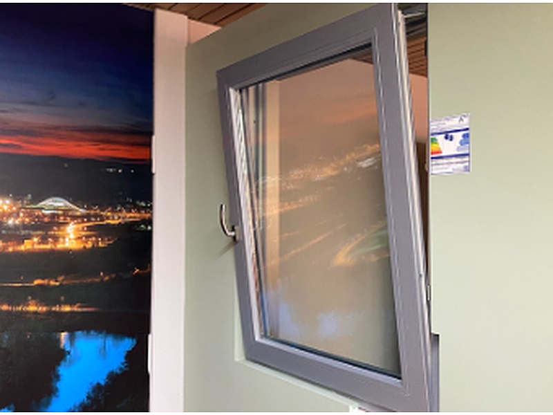 Ventana de oscilobatiente Argentina