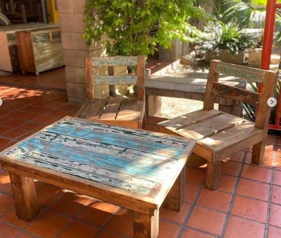 Juego de Silones + Mesa Ratona Argentina