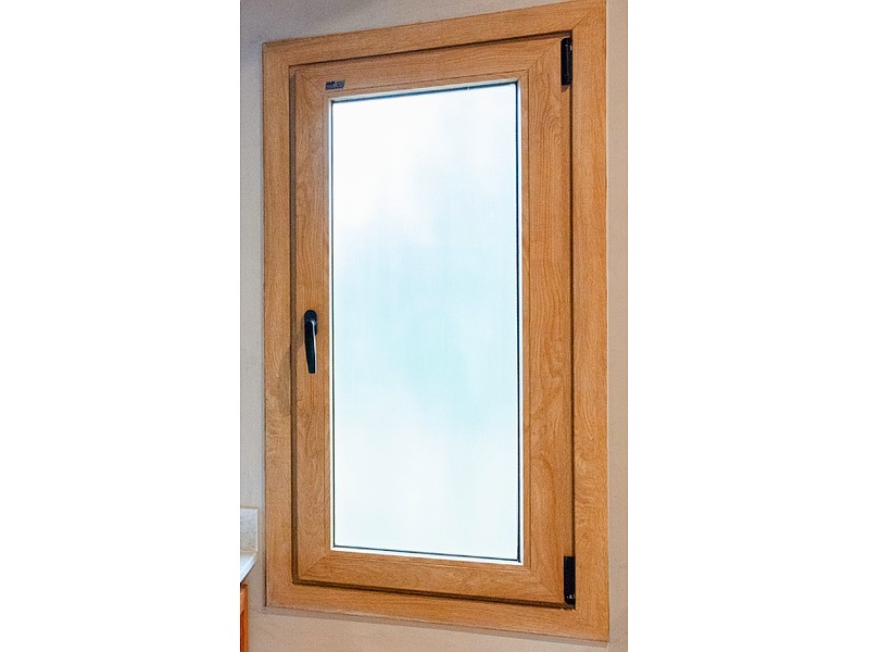 Ventana de madera con vidrio Argentina